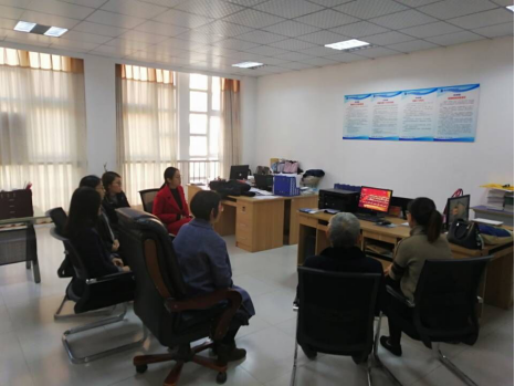 化学教研室集中观看 化学教研室集中观看