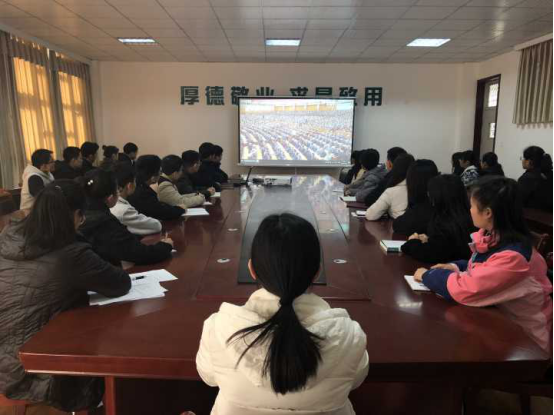 学工办、员工党支部集中收看 学工办、员工党支部集中收看